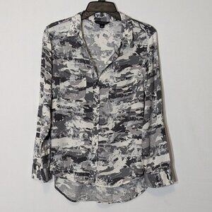 ROCK & REPUBLIC Gray Camo, Long Sleeved Collared Button Blouse Top; Size M